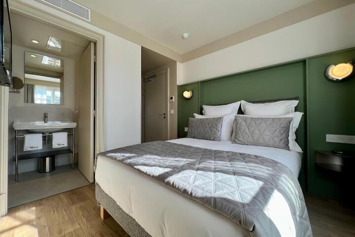 Room 10 of 79