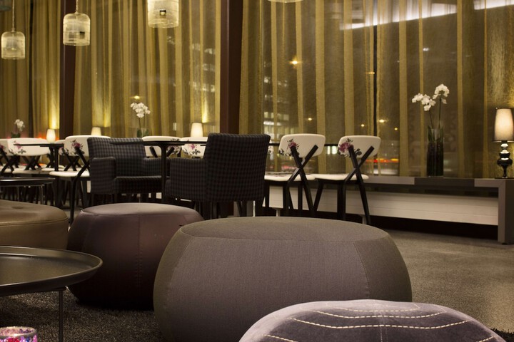 Lounge 53 of 73