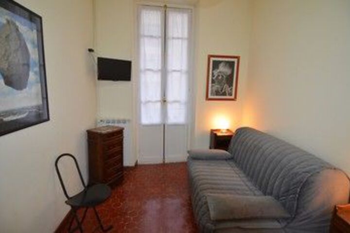Room 9 of 11