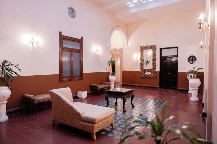 Room 13 of 28