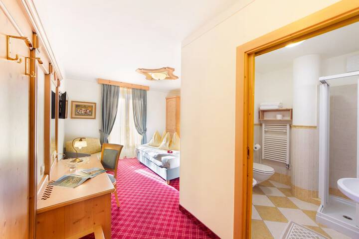 Room 9 of 67