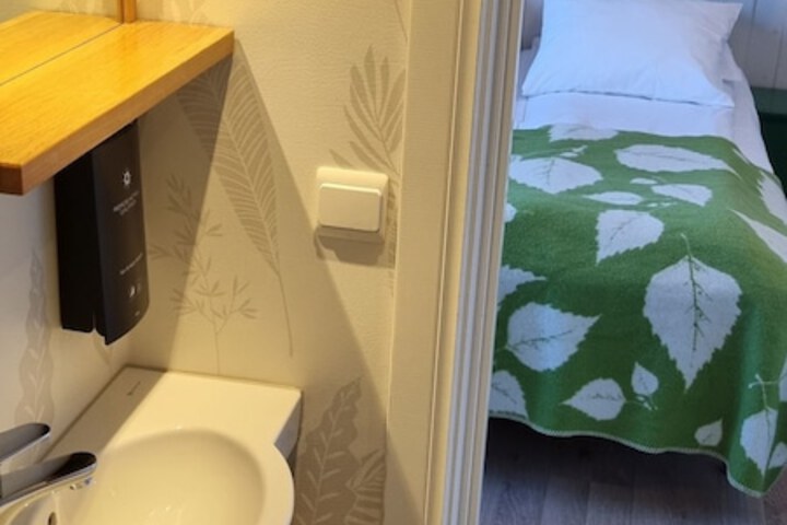 Room 43 of 62