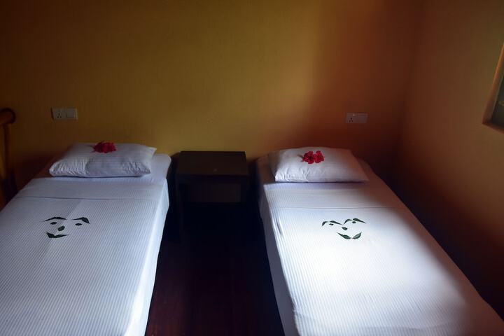 Room 14 of 33