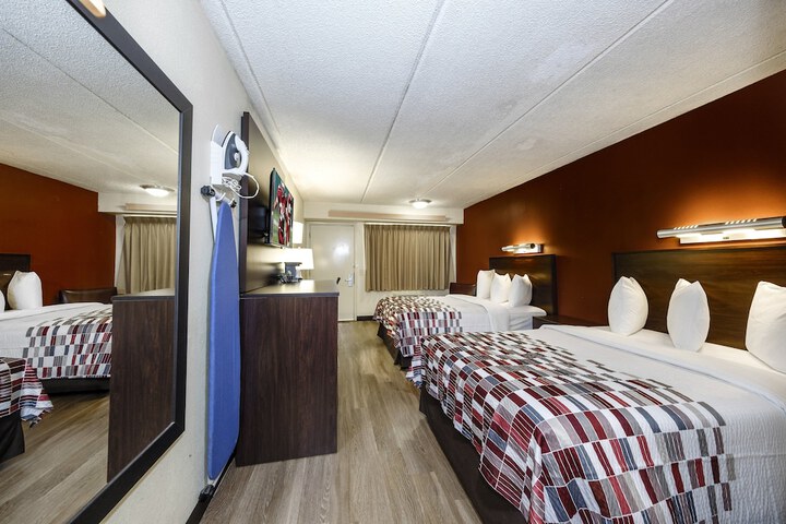2 Double Beds (2 of 6)