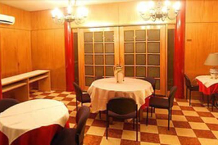 Dining 18 of 29