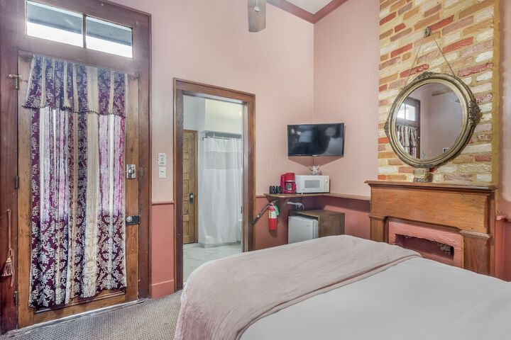 Room 9 of 40
