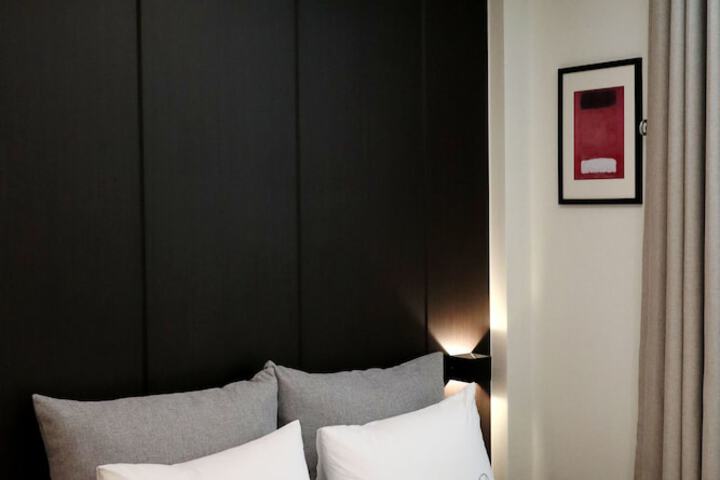 Room 13 of 32