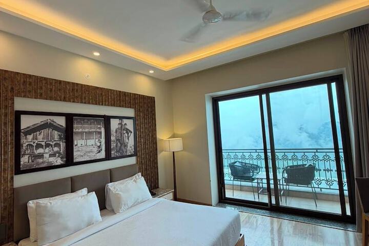 Room 40 of 144