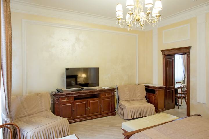 Room 28 of 87