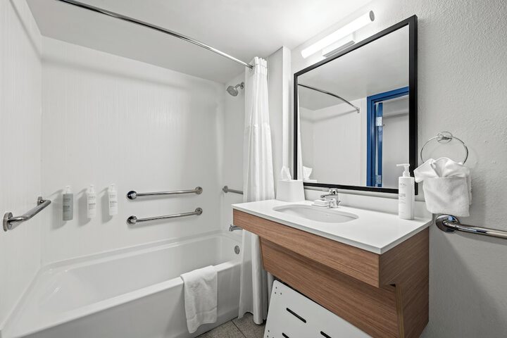 Room 13 of 50
