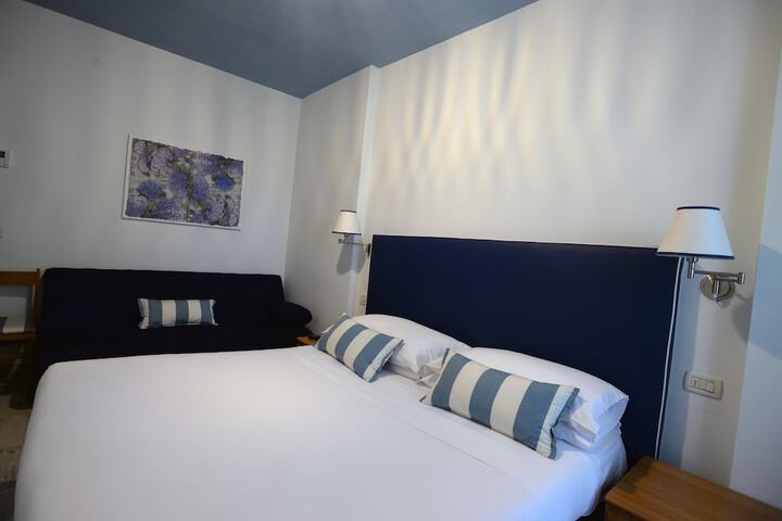 Room 6 of 32