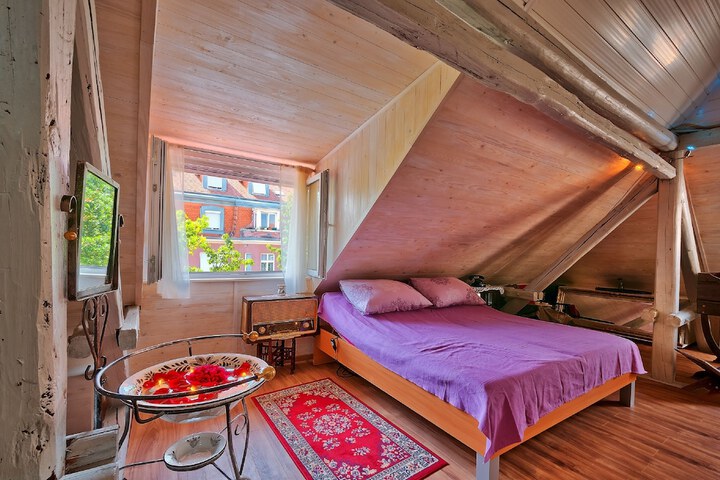 Room 12 of 120