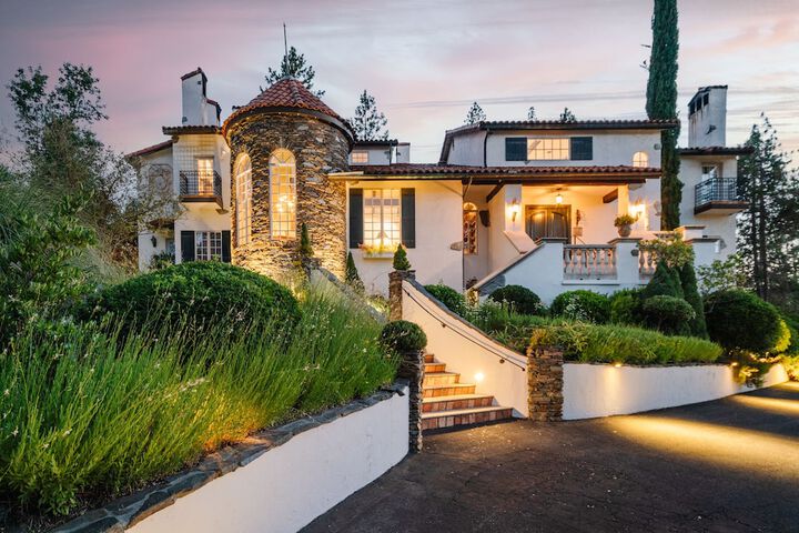 Château du Sureau in Oakhurst, CA