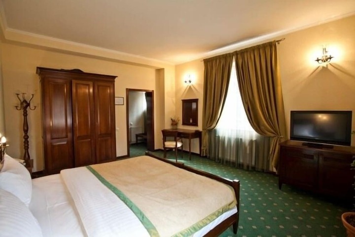 Room 6 of 20