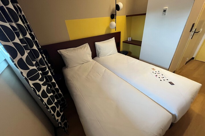 Room 8 of 19