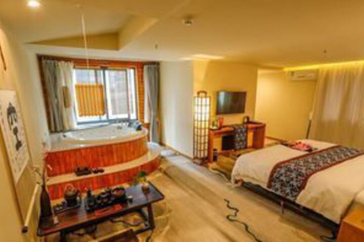 Room 11 of 20