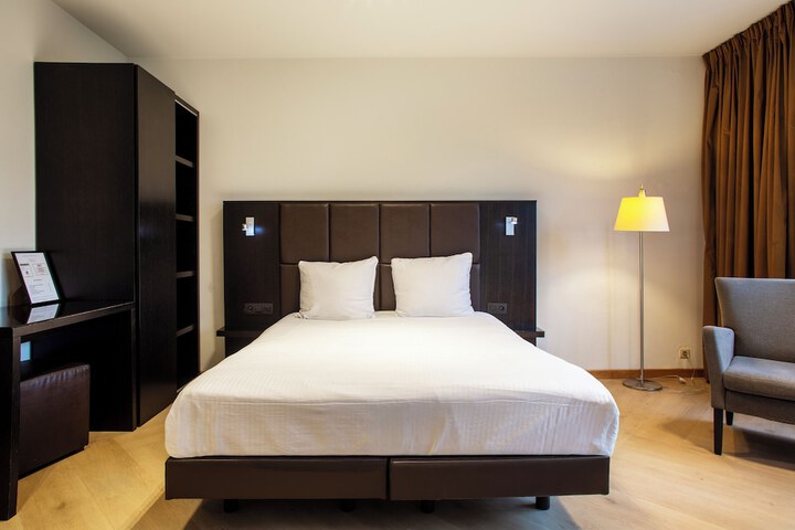 Room 12 of 62