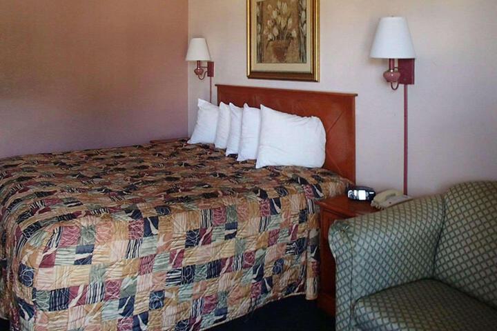 1 King Bed (2 of 5)