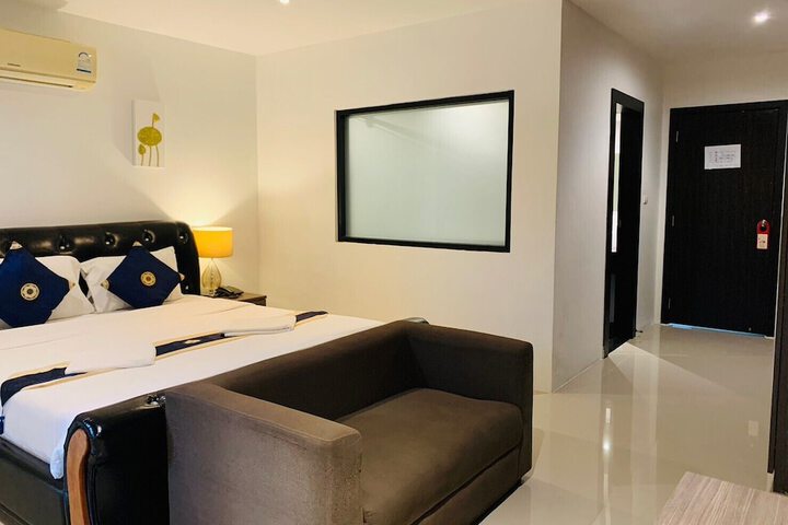 Room 19 of 164