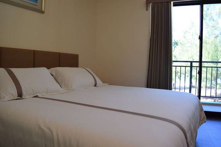 Room 26 of 77