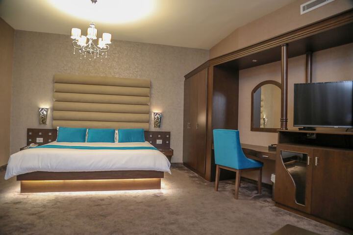 Room 8 of 20