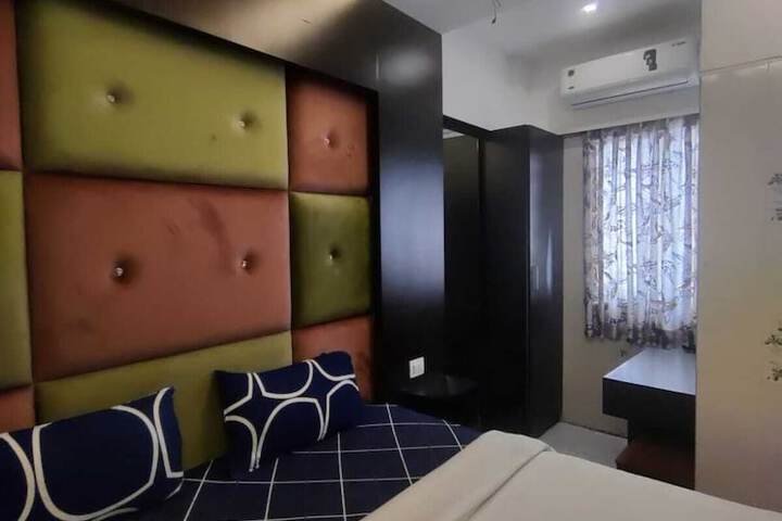 Room 12 of 27