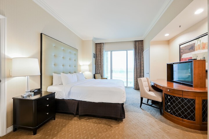 Room 18 of 105