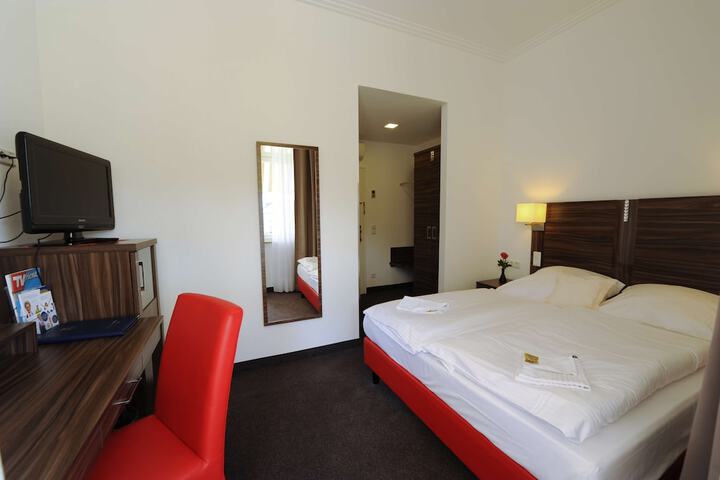 Room 10 of 34