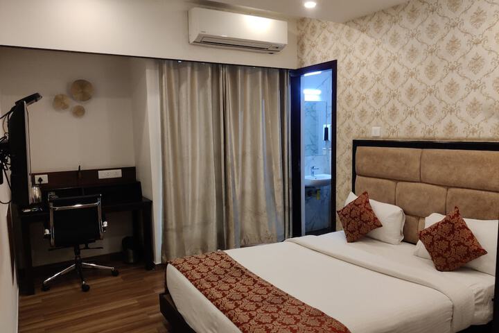 Room 4 of 25