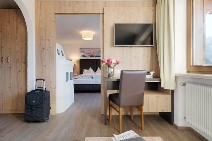 Room 17 of 38