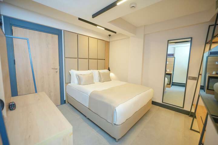 Room 17 of 27