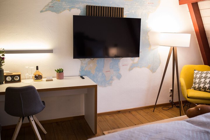 Room 10 of 106
