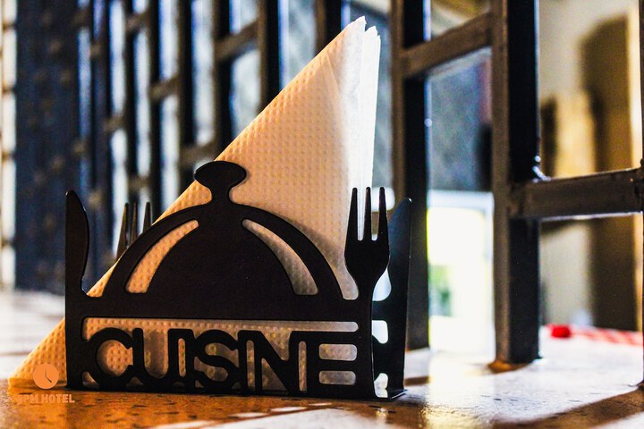 Dining 27 of 55