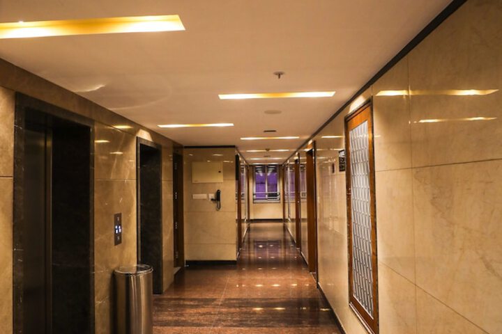 Ballroom/Hall 52 of 61