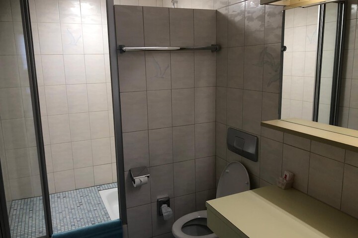 Room 20 of 38