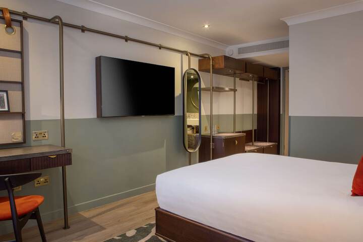 Room 19 of 36