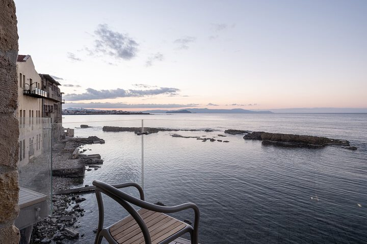 Room 24 of 62