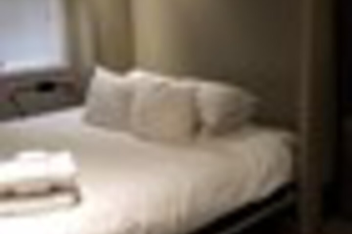 Room 104 of 828