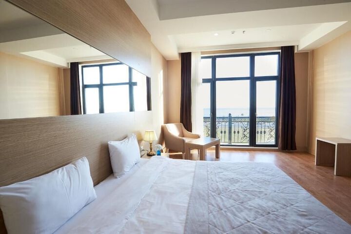 Room 10 of 30