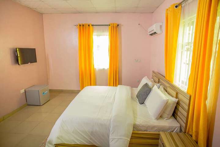 Room 2 of 16