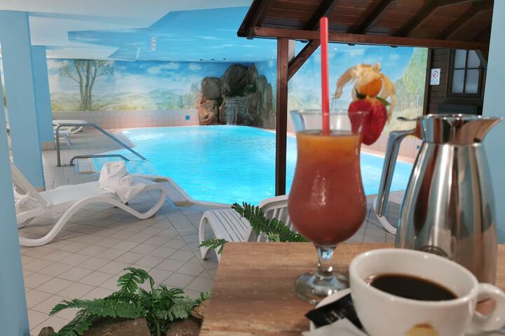Hotel Pool