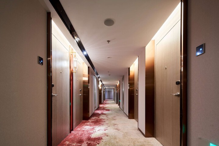 Entrance & Lobby