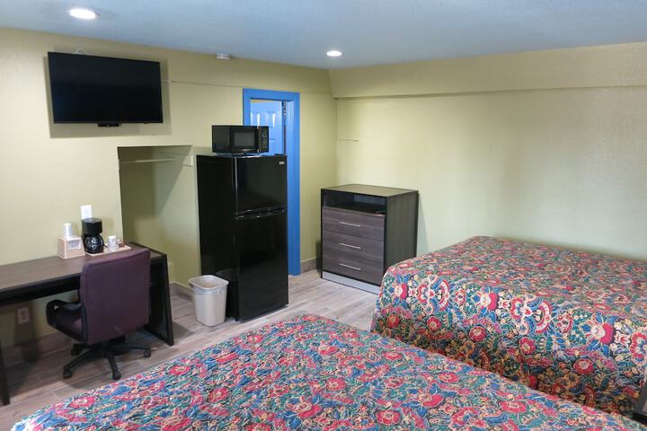 2 Queen Beds (1 of 6)