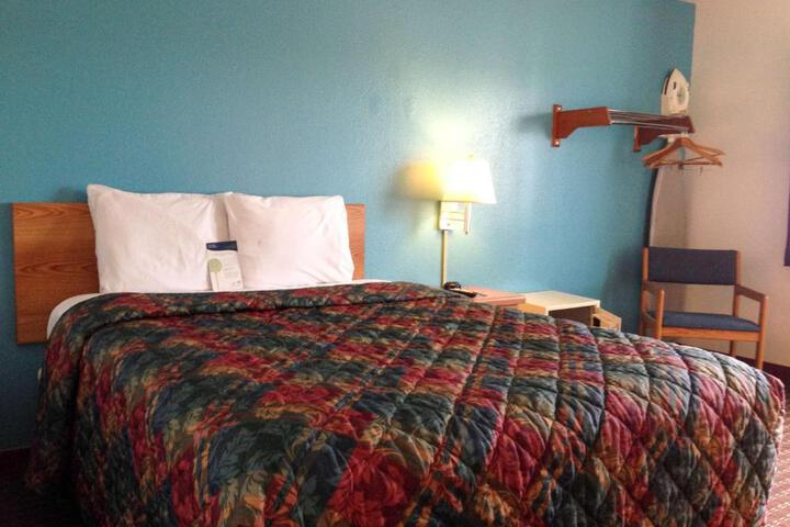 1 King Bed (2 of 2)