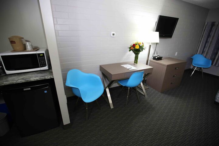 Lounge 42 of 60