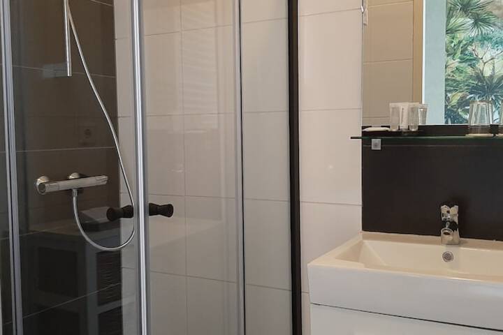 Room 45 of 49