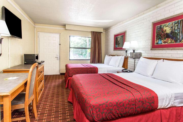 1 King Bed (2 of 9)