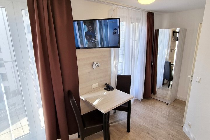 Room 10 of 65