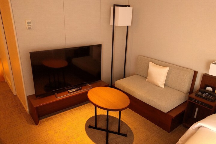 Room 22 of 102
