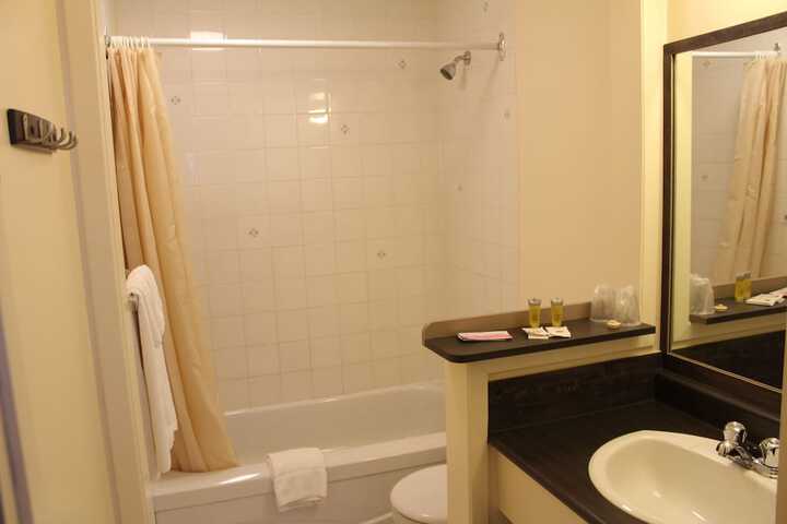 Room 17 of 28